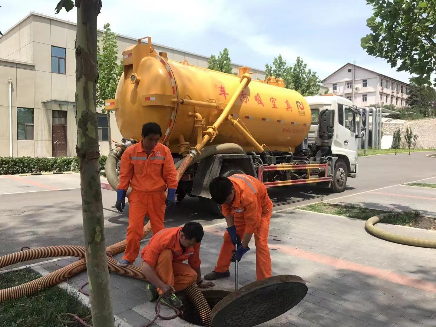 桂林化粪池清理与5-8吨吸粪车施工效率分析